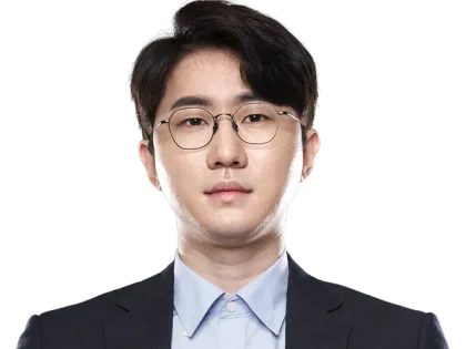 Daeny headshot