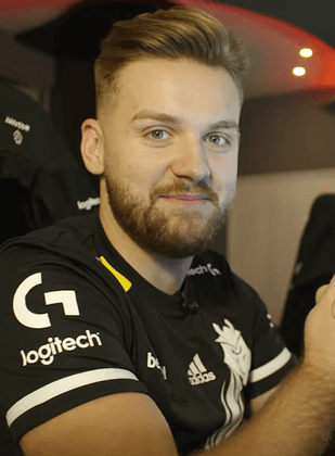 NiKo headshot